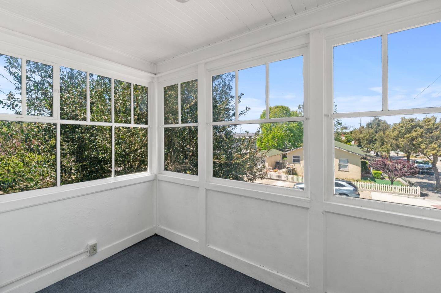 Detail Gallery Image 14 of 16 For 1298 2nd St, Monterey,  CA 93940 - 3 Beds | 1/1 Baths