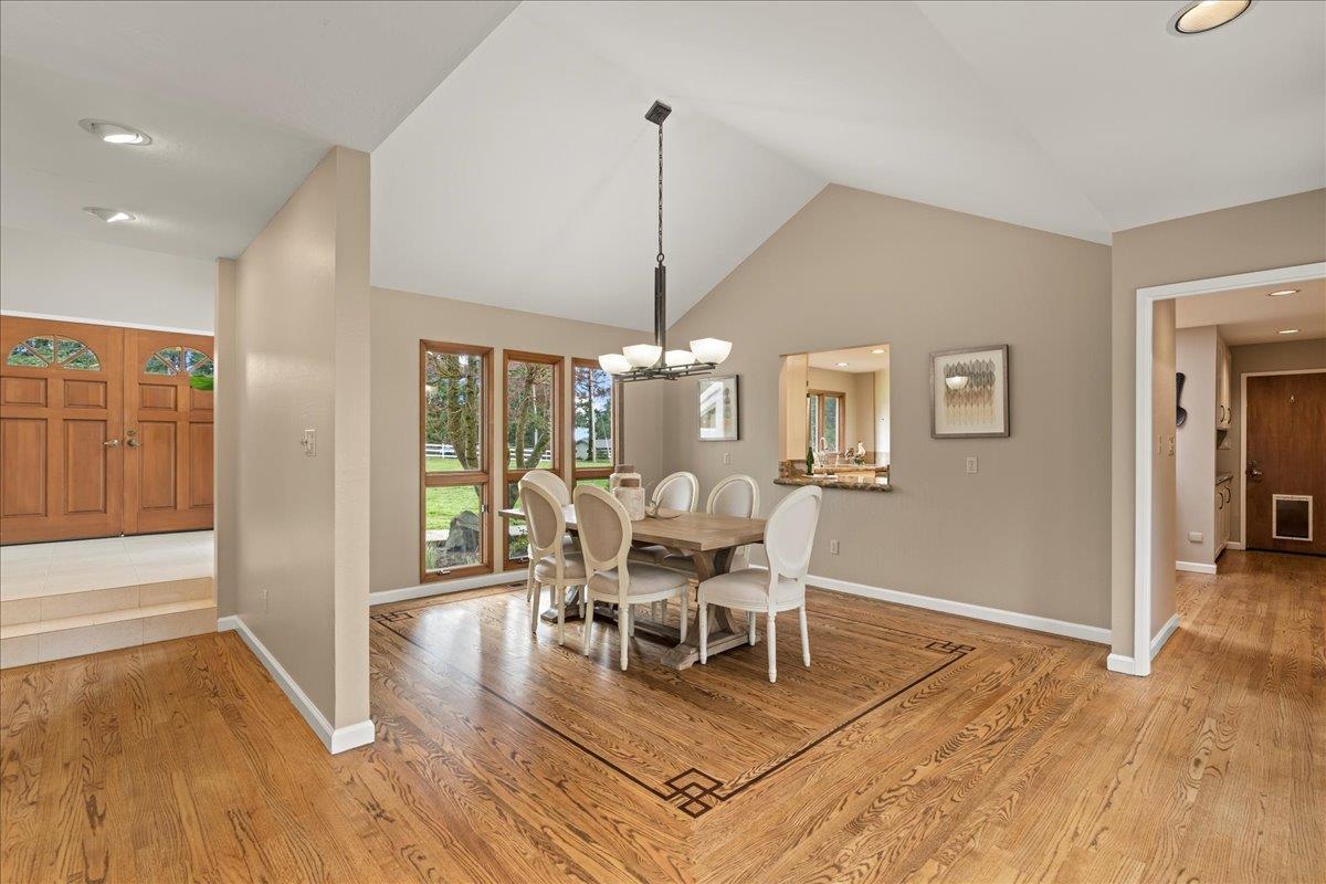 Detail Gallery Image 7 of 66 For 24360 Loma Prieta Ave, Los Gatos,  CA 95033 - 4 Beds | 3/1 Baths