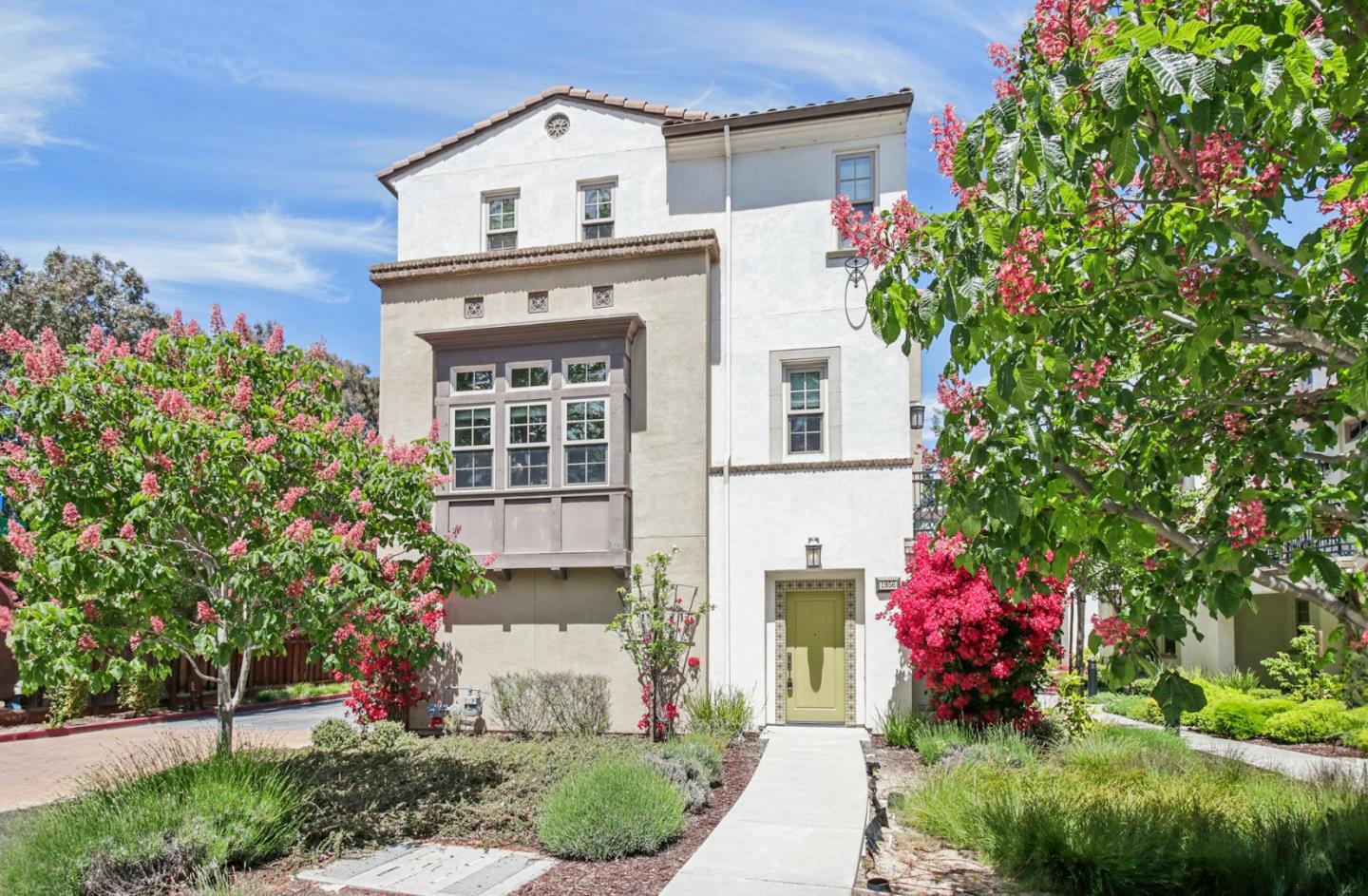 Detail Gallery Image 1 of 26 For 1956 Rock St, Mountain View,  CA 94043 - 2 Beds | 2/1 Baths