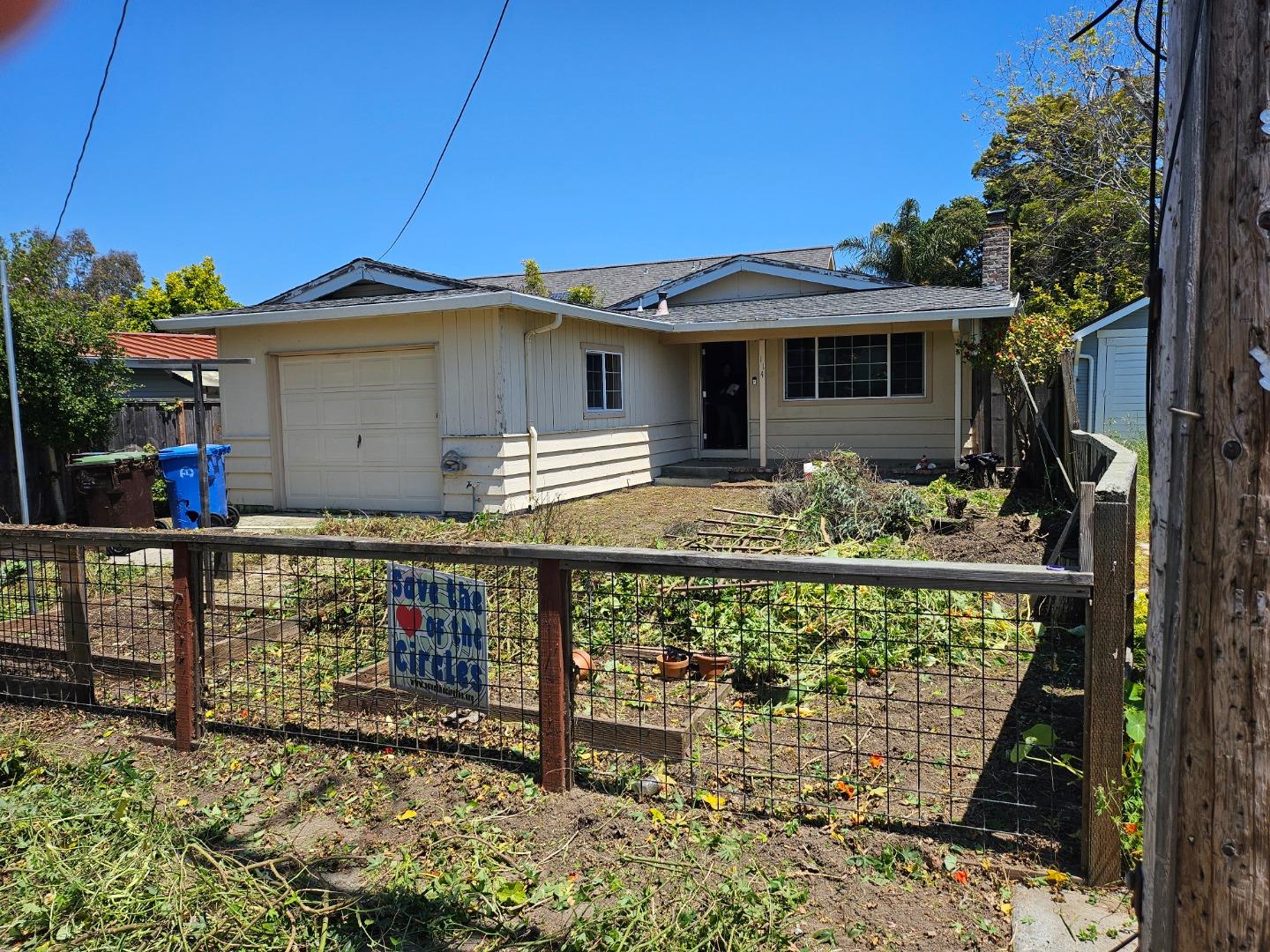 Detail Gallery Image 1 of 23 For 114 Algea St, Santa Cruz,  CA 95060 - 2 Beds | 1 Baths