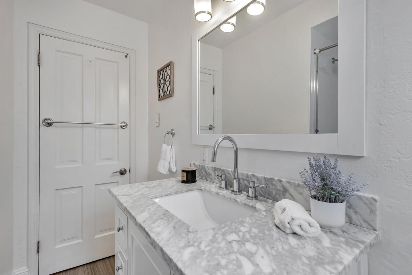 Detail Gallery Image 30 of 38 For 204 Manor Dr, San Carlos,  CA 94070 - 3 Beds | 2/1 Baths