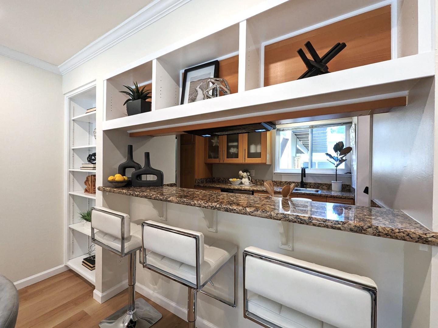 Detail Gallery Image 10 of 27 For 1921 Rock St #30,  Mountain View,  CA 94043 - 2 Beds | 1/1 Baths