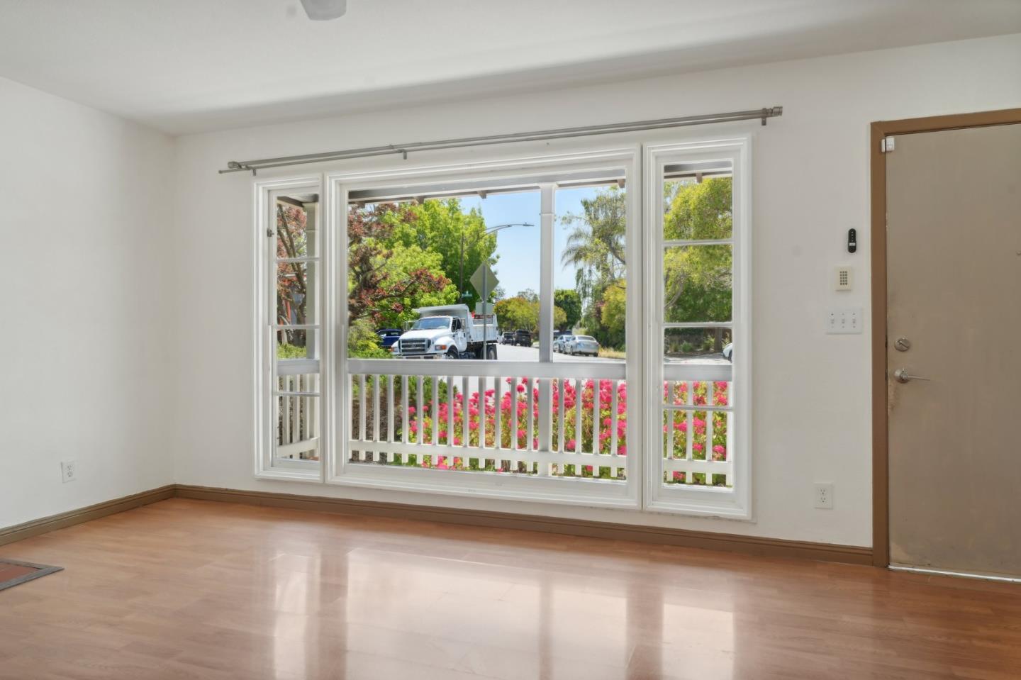 Detail Gallery Image 7 of 29 For 2158 Mcgarvey Ave, Redwood City,  CA 94061 - 4 Beds | 2 Baths