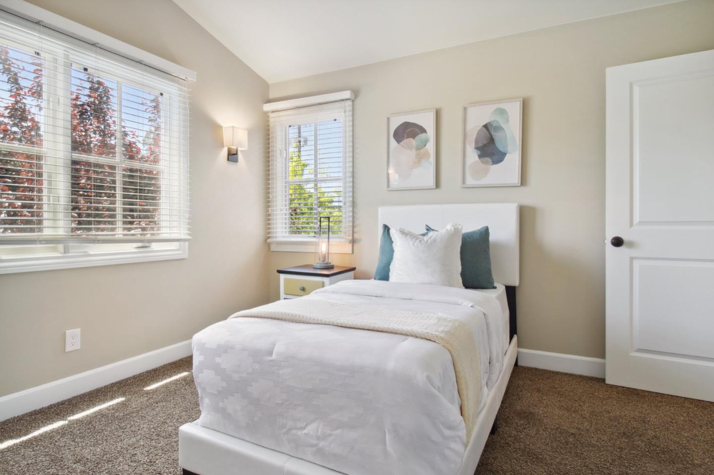 Detail Gallery Image 23 of 39 For 1601 Kentfield Ave, Redwood City,  CA 94061 - 3 Beds | 2/1 Baths