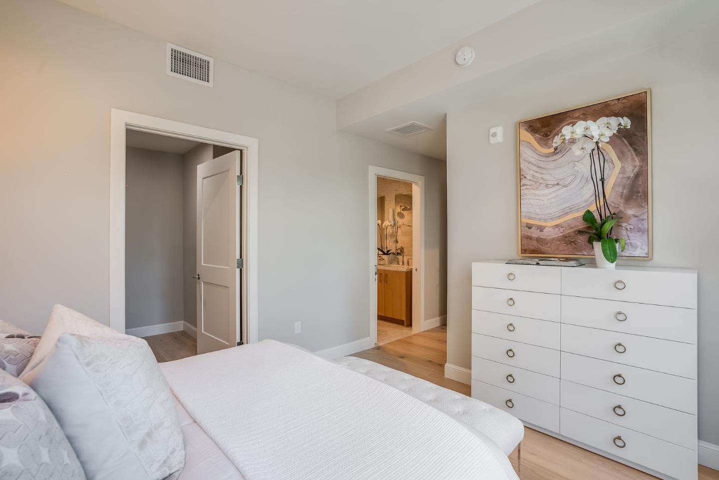 Detail Gallery Image 24 of 44 For 450 1st St #301,  Los Altos,  CA 94022 - 2 Beds | 2/1 Baths