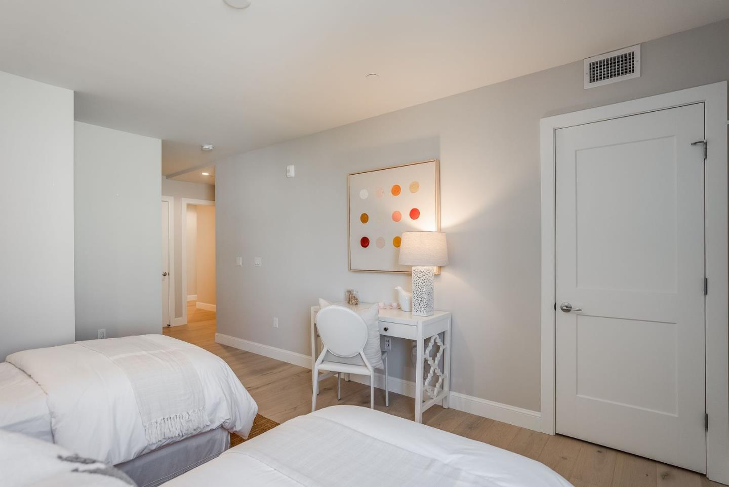 Detail Gallery Image 29 of 44 For 450 1st St #301,  Los Altos,  CA 94022 - 2 Beds | 2/1 Baths
