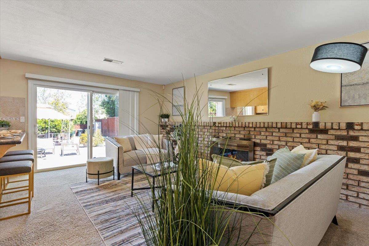 Detail Gallery Image 17 of 42 For 4614 Royal Garden Pl, San Jose,  CA 95136 - 4 Beds | 2 Baths
