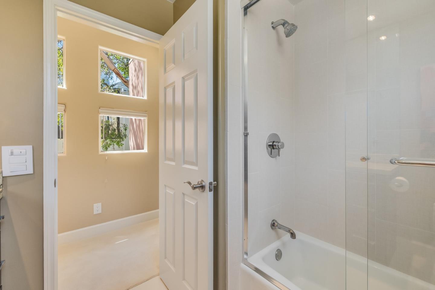 Detail Gallery Image 42 of 52 For 840 Lakeshore Dr, Redwood Shores,  CA 94065 - 3 Beds | 2/1 Baths