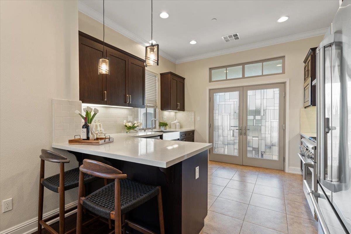 Detail Gallery Image 12 of 28 For 116 Evandale Ave, Mountain View,  CA 94043 - 2 Beds | 2/1 Baths