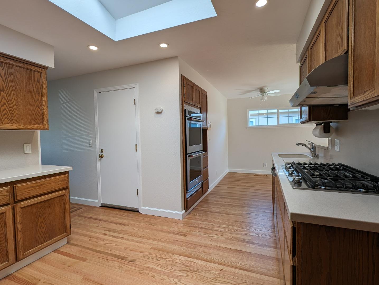 Detail Gallery Image 7 of 22 For 3612 Orinda Dr, San Mateo,  CA 94403 - 3 Beds | 2 Baths