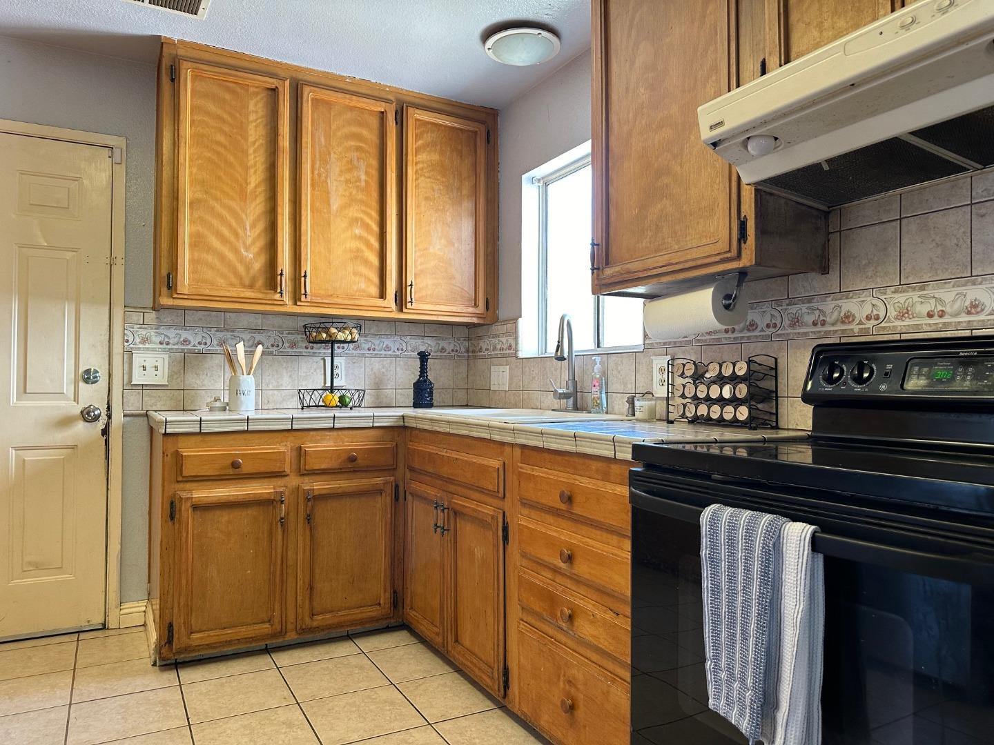 425 S Orange St, Turlock, CA 95380 photo 3