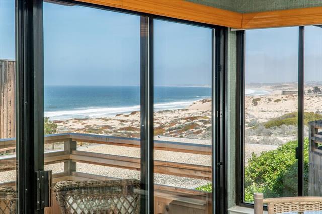 Detail Gallery Image 1 of 24 For 125 Surf Way #325,  Monterey,  CA 93940 - 1 Beds | 1 Baths