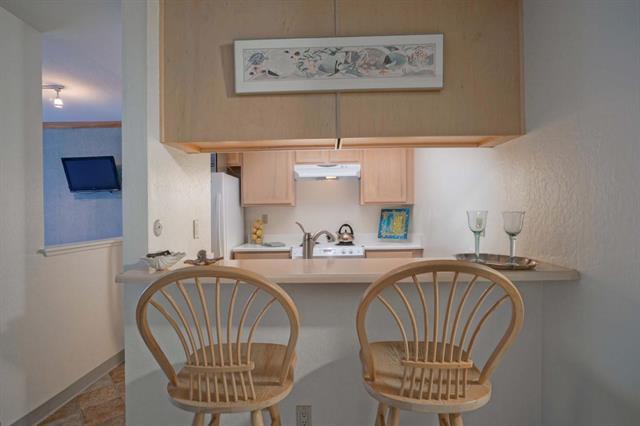 Detail Gallery Image 6 of 24 For 125 Surf Way #325,  Monterey,  CA 93940 - 1 Beds | 1 Baths