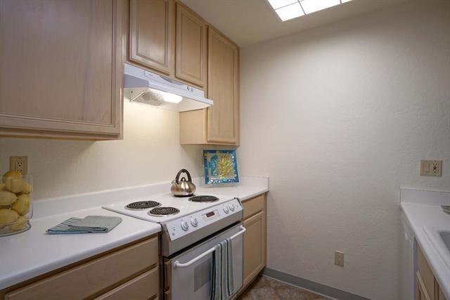 Detail Gallery Image 7 of 24 For 125 Surf Way #325,  Monterey,  CA 93940 - 1 Beds | 1 Baths