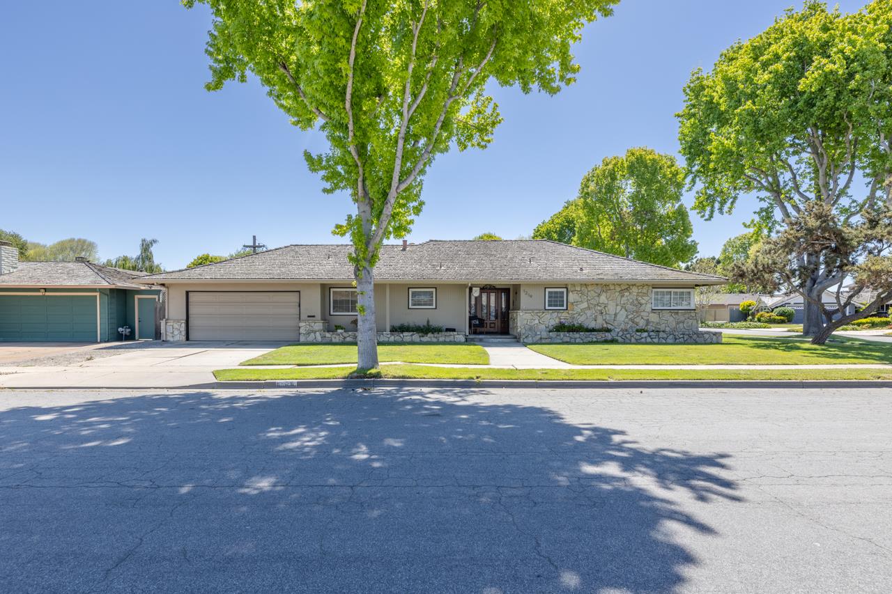 Detail Gallery Image 1 of 38 For 1219 via Paraiso, Salinas,  CA 93901 - 3 Beds | 2 Baths