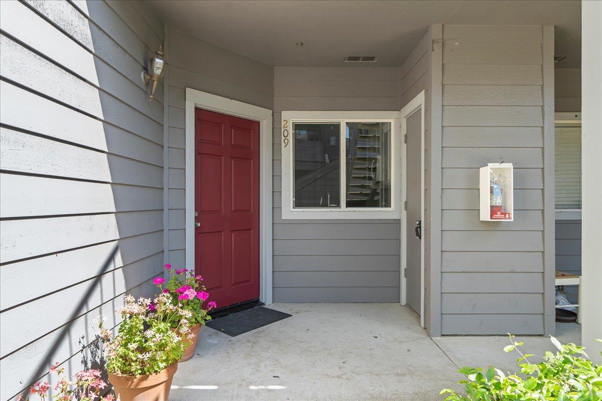 Detail Gallery Image 1 of 23 For 209 Anderly Ct #21,  Hayward,  CA 94541 - 2 Beds | 2 Baths