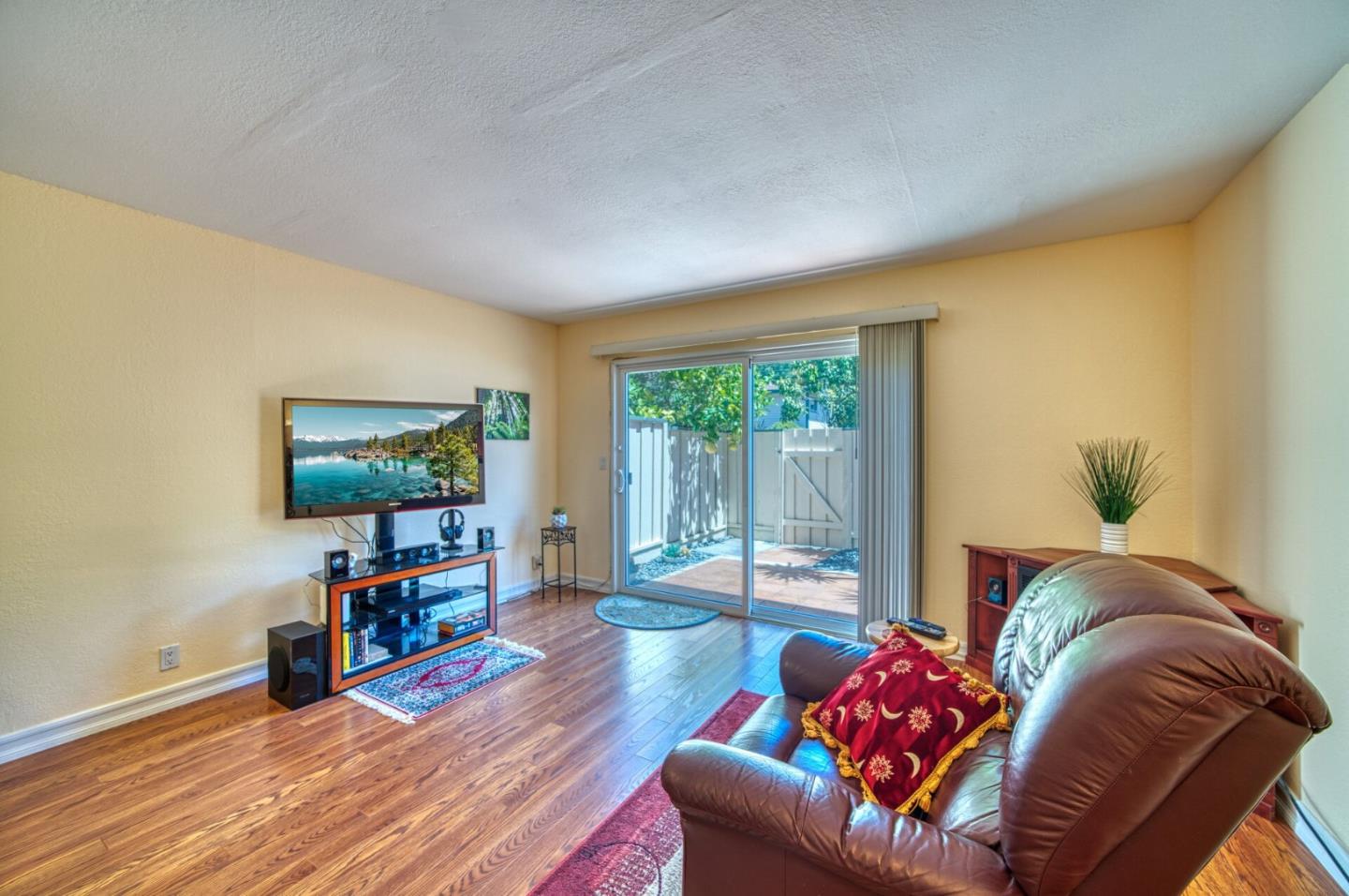 Detail Gallery Image 9 of 32 For 1351 Terra Nova Blvd, Pacifica,  CA 94044 - 2 Beds | 1/1 Baths