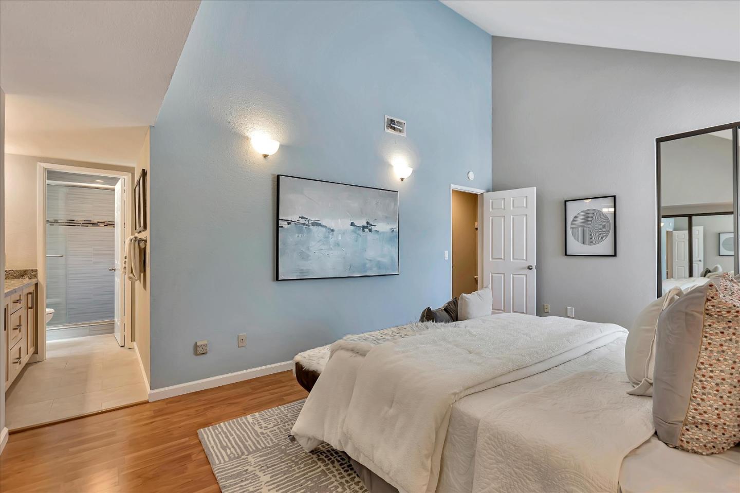 Detail Gallery Image 14 of 27 For 406 Hogarth Ter, Sunnyvale,  CA 94087 - 3 Beds | 2/1 Baths