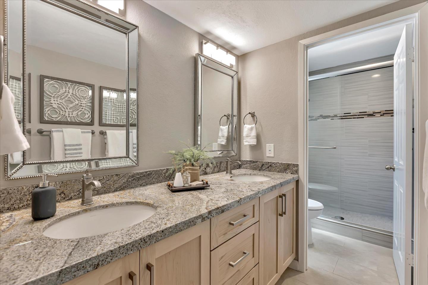 Detail Gallery Image 15 of 27 For 406 Hogarth Ter, Sunnyvale,  CA 94087 - 3 Beds | 2/1 Baths