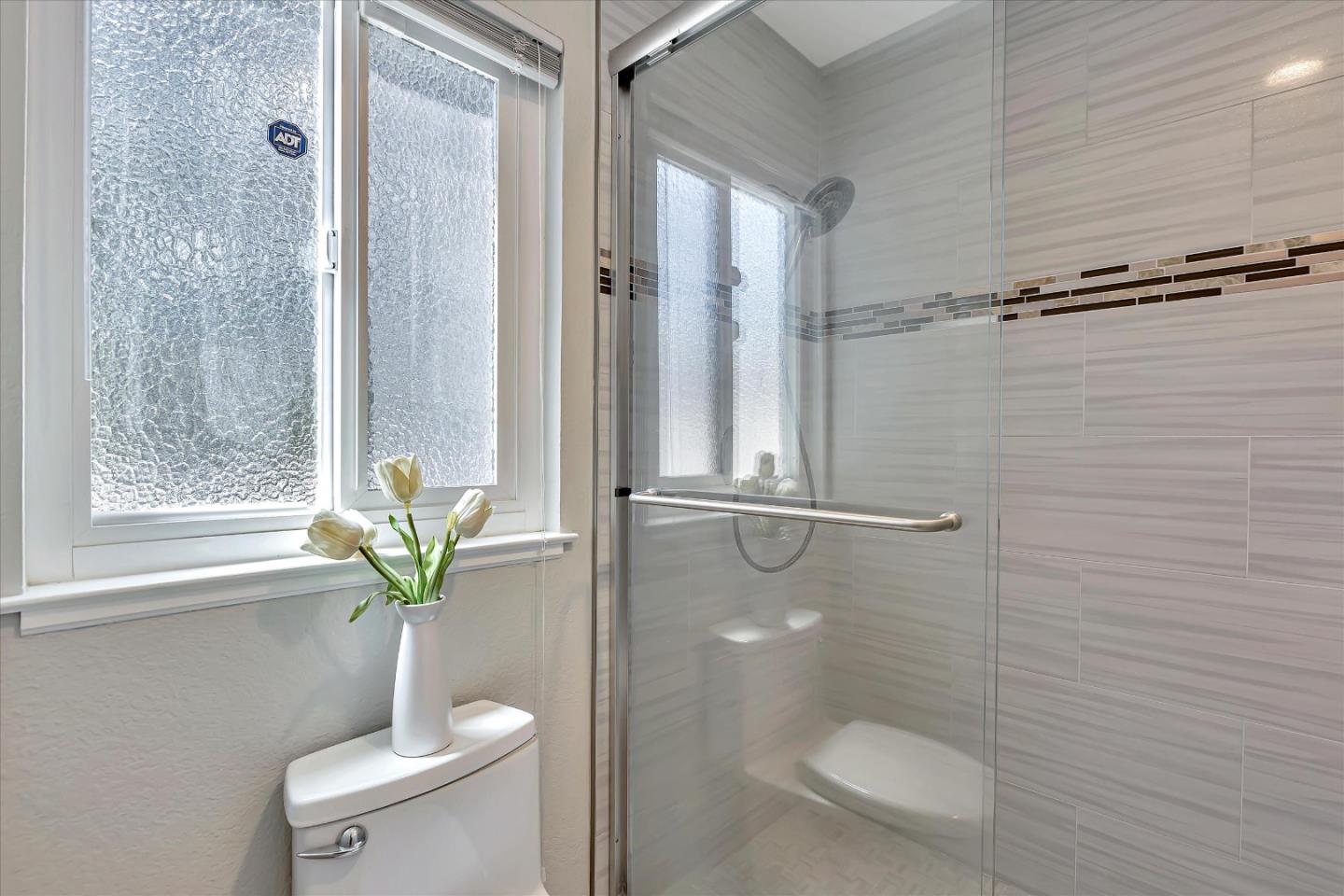 Detail Gallery Image 16 of 27 For 406 Hogarth Ter, Sunnyvale,  CA 94087 - 3 Beds | 2/1 Baths