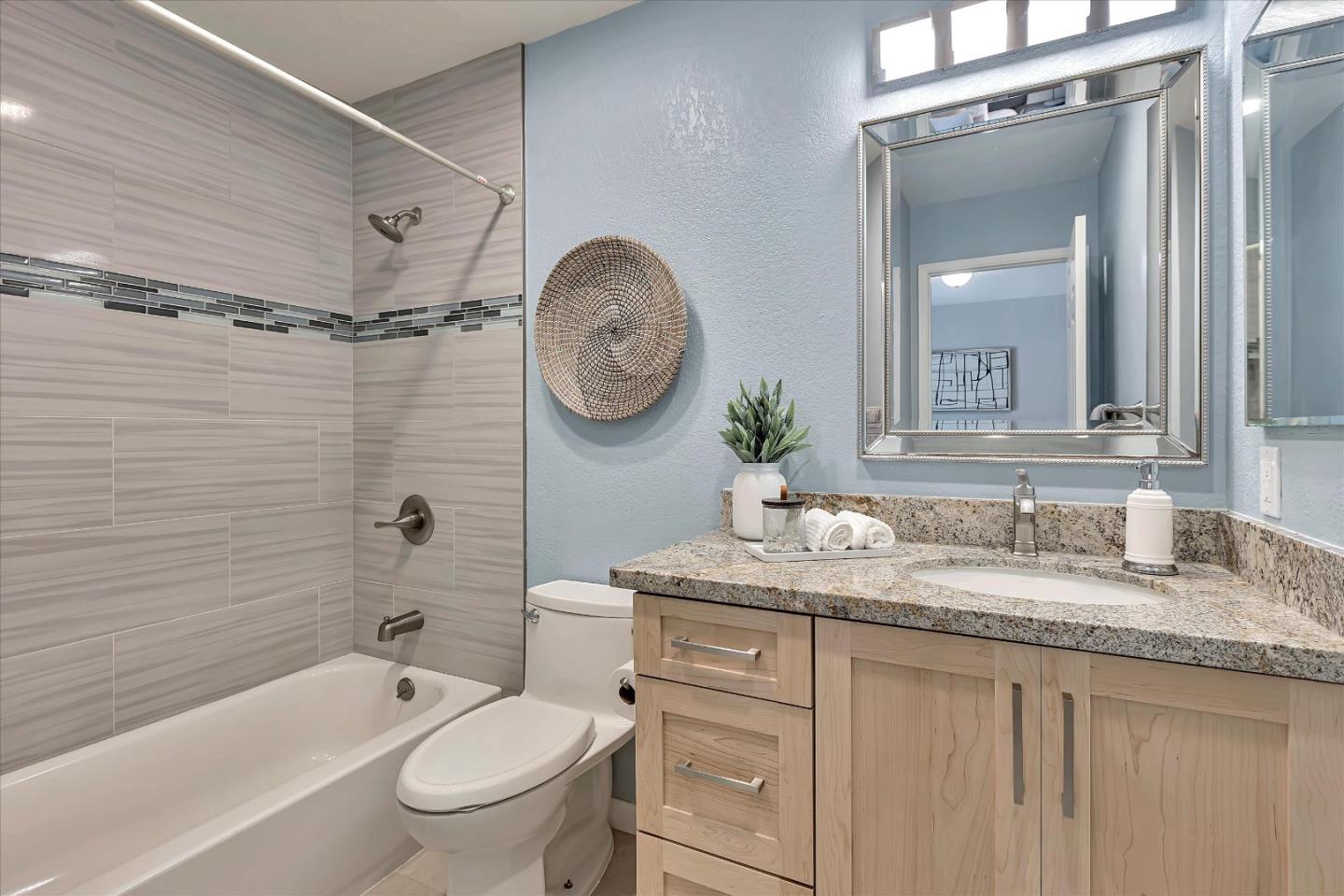 Detail Gallery Image 19 of 27 For 406 Hogarth Ter, Sunnyvale,  CA 94087 - 3 Beds | 2/1 Baths