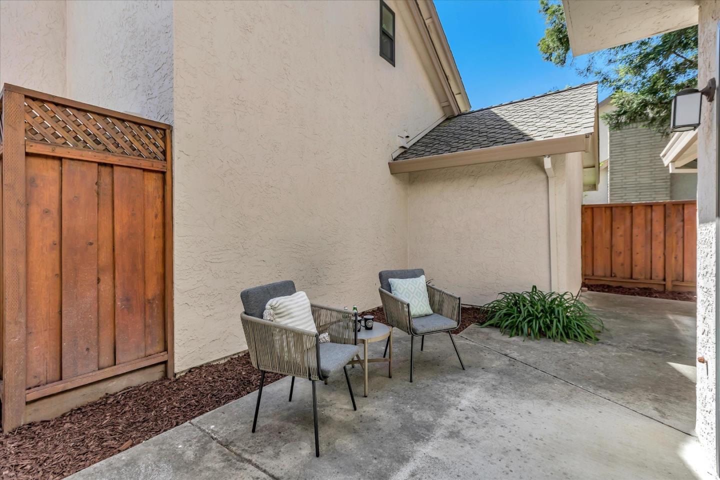 Detail Gallery Image 22 of 27 For 406 Hogarth Ter, Sunnyvale,  CA 94087 - 3 Beds | 2/1 Baths