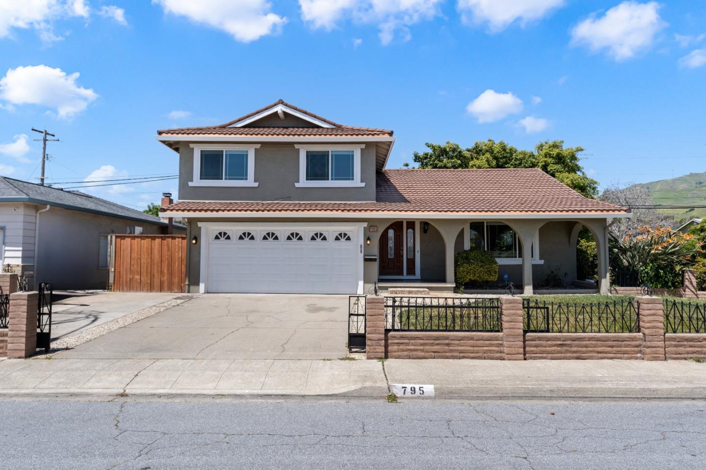 Detail Gallery Image 1 of 52 For 795 Russell Ln, Milpitas,  CA 95035 - 4 Beds | 2/1 Baths