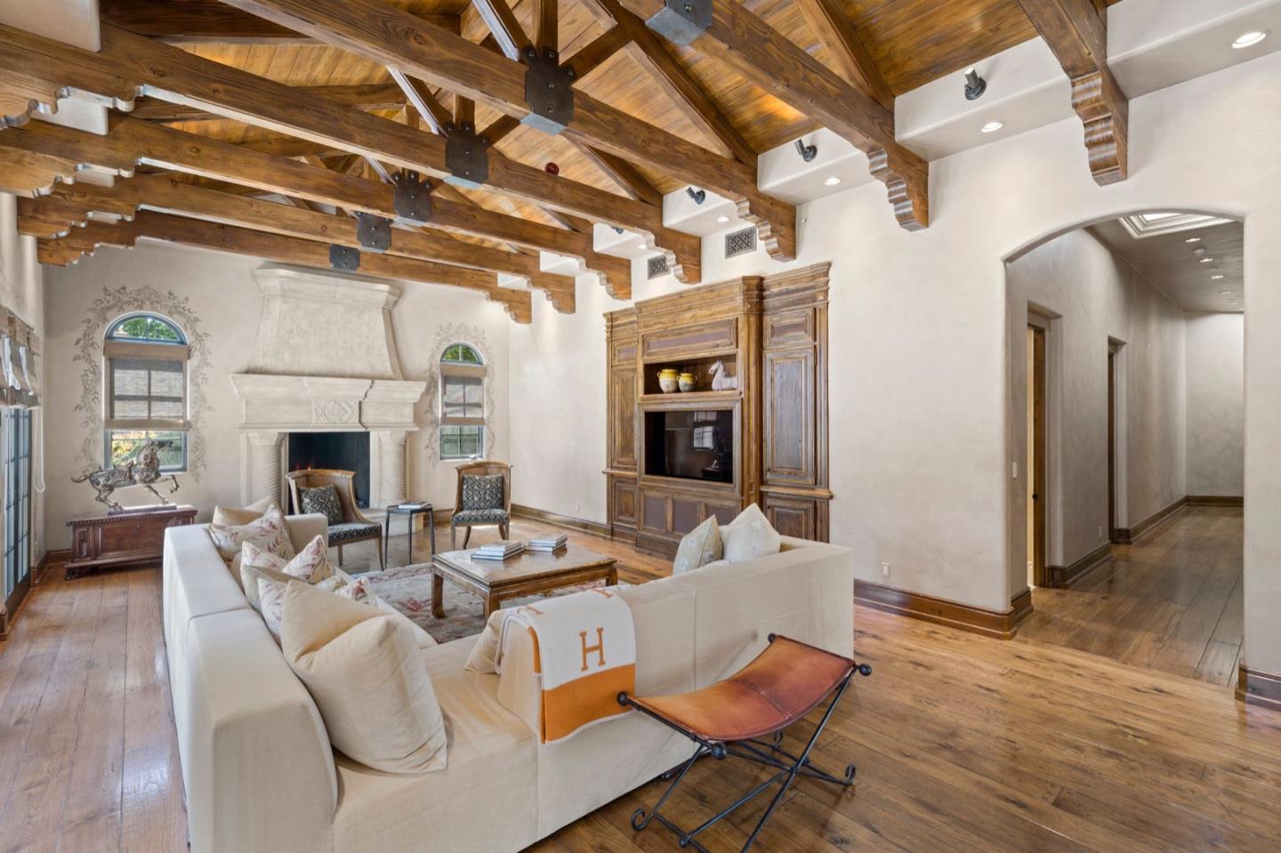 Detail Gallery Image 23 of 82 For 25751 Elena Rd, Los Altos Hills,  CA 94022 - 6 Beds | 8/1 Baths