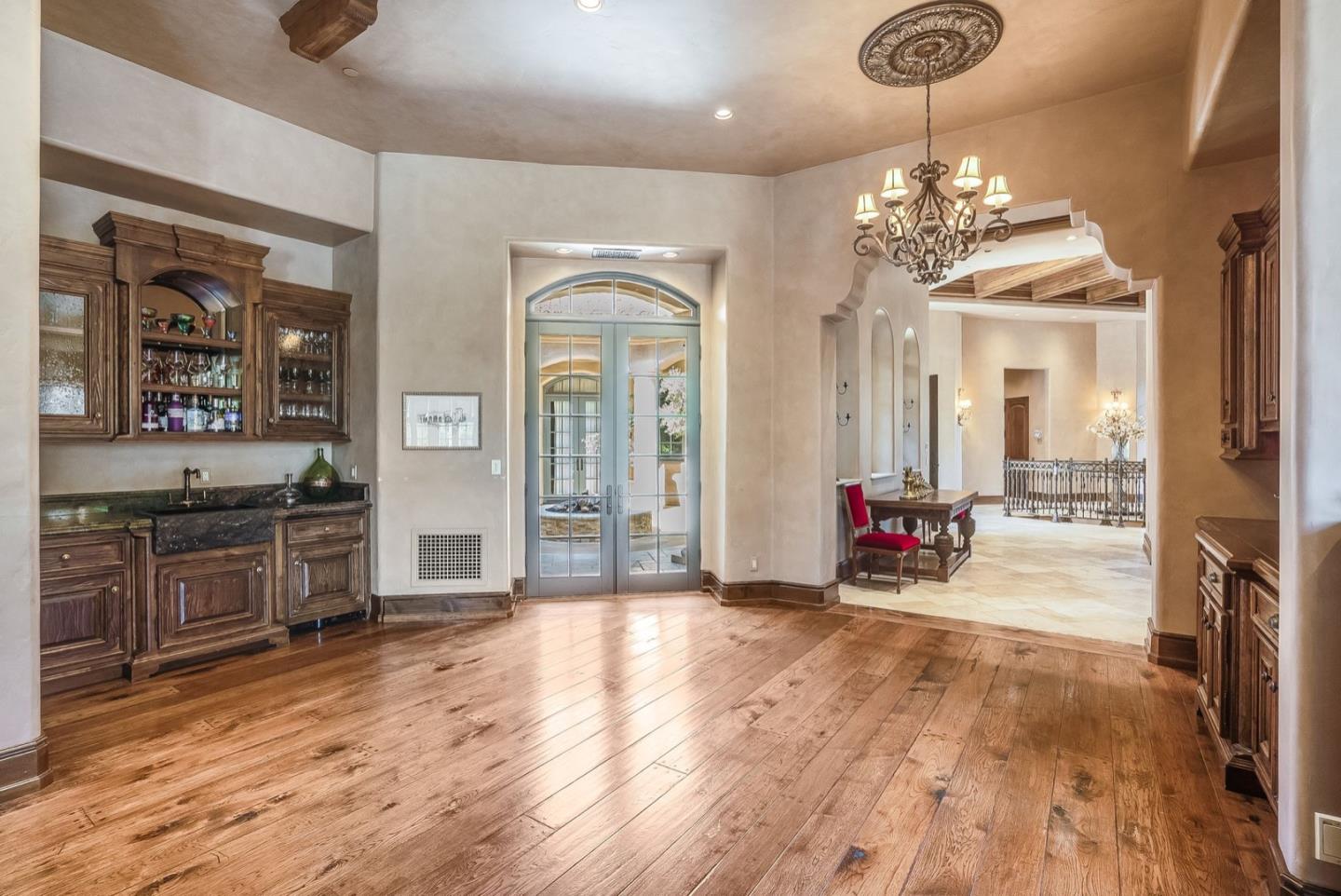 Detail Gallery Image 26 of 82 For 25751 Elena Rd, Los Altos Hills,  CA 94022 - 6 Beds | 8/1 Baths