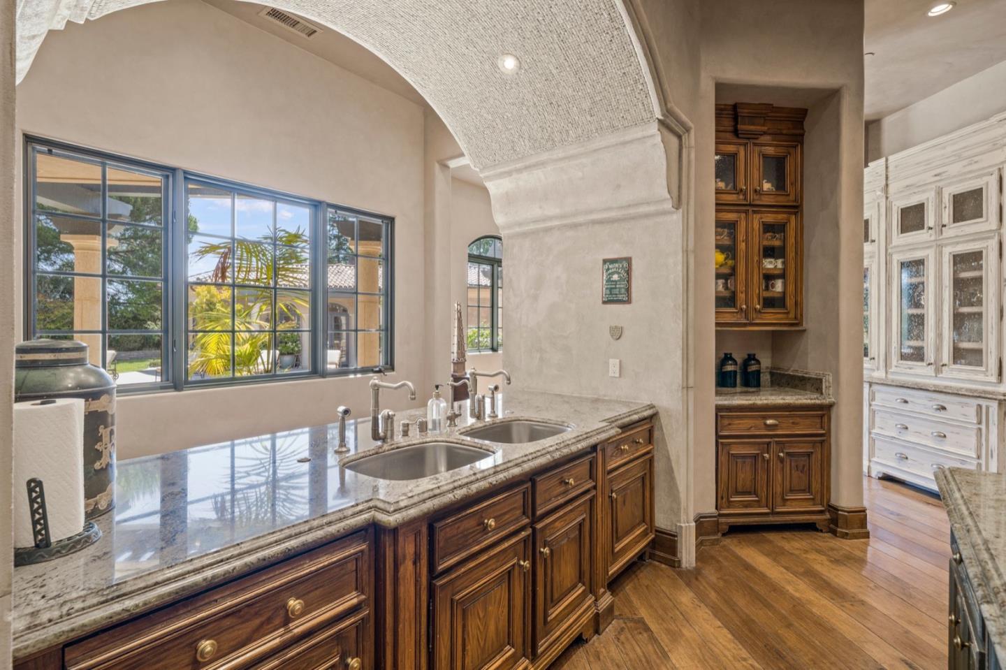 Detail Gallery Image 30 of 82 For 25751 Elena Rd, Los Altos Hills,  CA 94022 - 6 Beds | 8/1 Baths