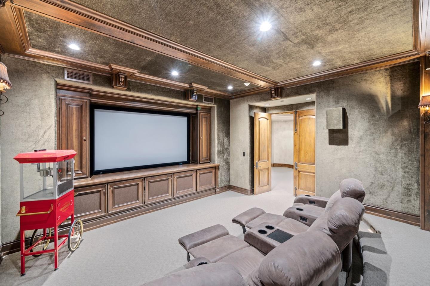 Detail Gallery Image 42 of 82 For 25751 Elena Rd, Los Altos Hills,  CA 94022 - 6 Beds | 8/1 Baths