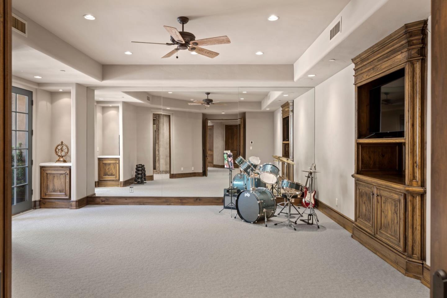 Detail Gallery Image 44 of 82 For 25751 Elena Rd, Los Altos Hills,  CA 94022 - 6 Beds | 8/1 Baths