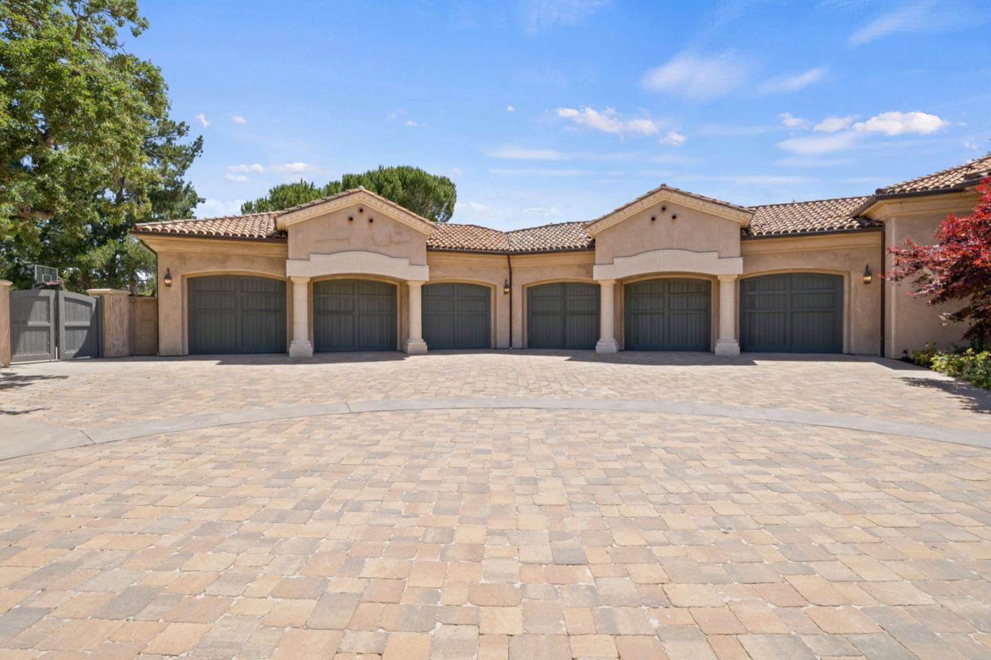 Detail Gallery Image 6 of 82 For 25751 Elena Rd, Los Altos Hills,  CA 94022 - 6 Beds | 8/1 Baths