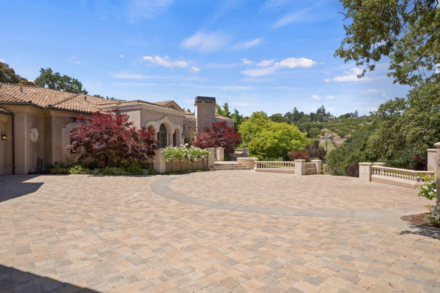 Detail Gallery Image 7 of 82 For 25751 Elena Rd, Los Altos Hills,  CA 94022 - 6 Beds | 8/1 Baths