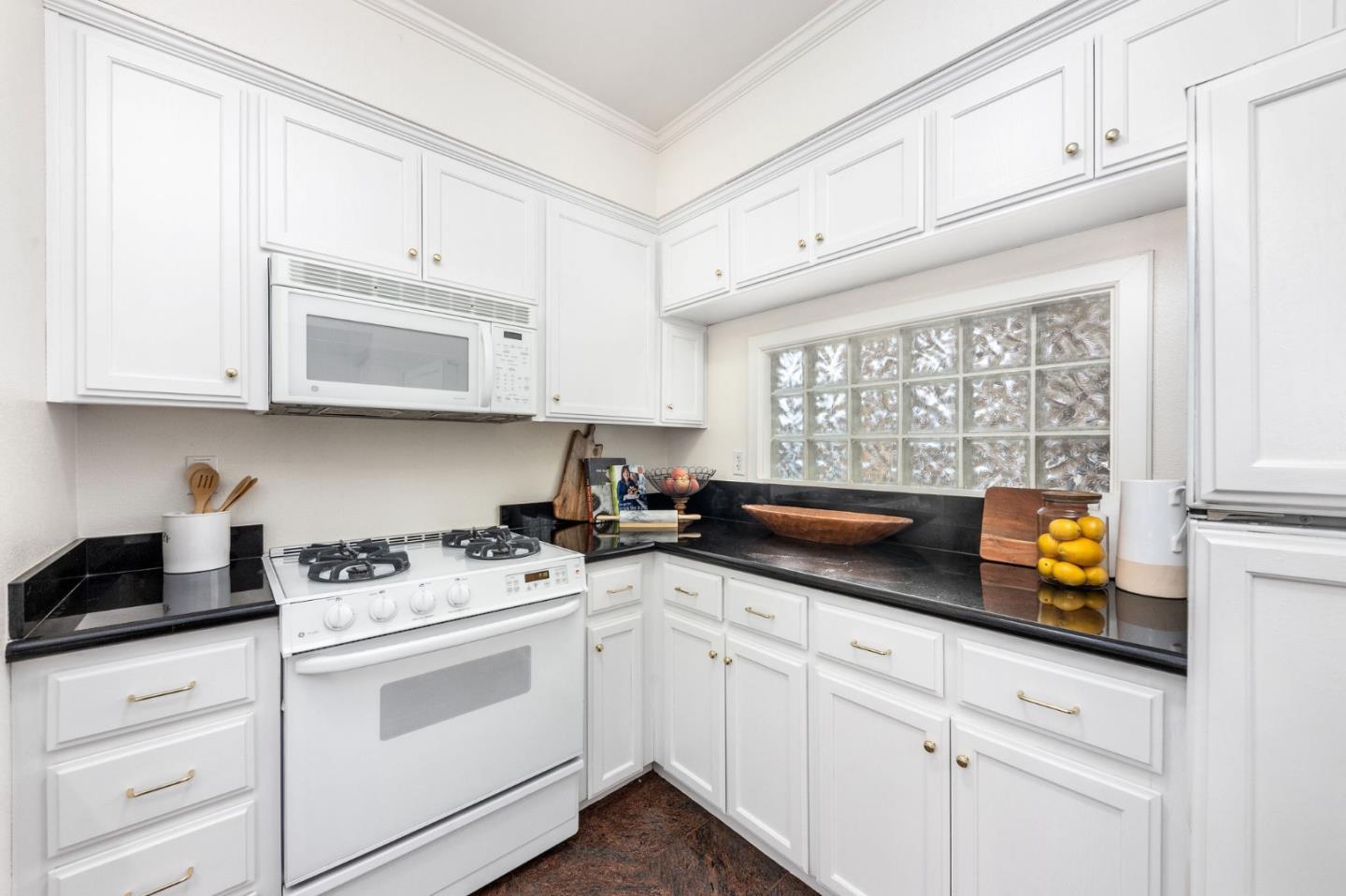 Detail Gallery Image 24 of 51 For 530 El Camino Real #302,  Burlingame,  CA 94010 - 2 Beds | 2 Baths