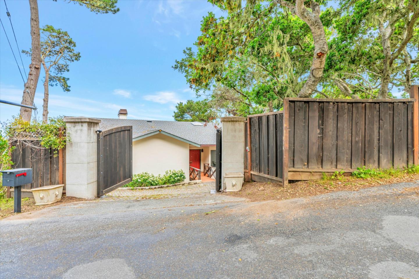 Detail Gallery Image 2 of 61 For 81 Corona Rd a,  Carmel,  CA 93923 - 3 Beds | 3/1 Baths