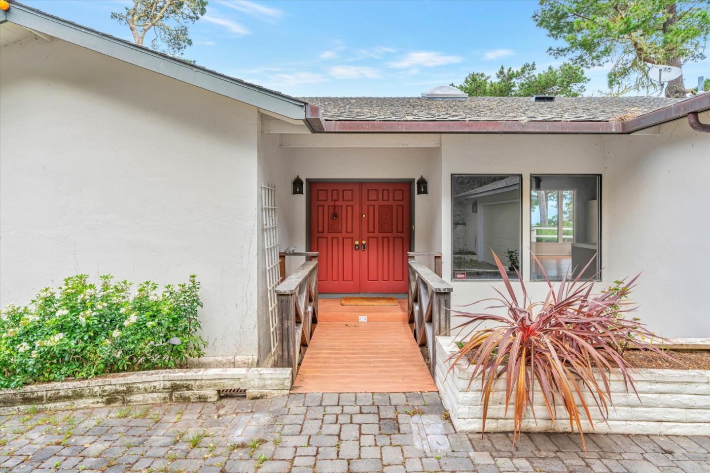 Detail Gallery Image 5 of 57 For 81 Corona Rd a,  Carmel,  CA 93923 - 3 Beds | 3/1 Baths