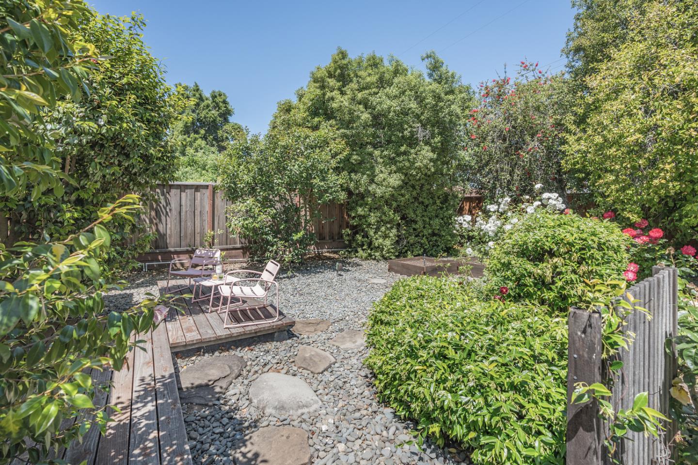 Detail Gallery Image 17 of 21 For 19865 Braemar Dr, Saratoga,  CA 95070 - 5 Beds | 2/1 Baths