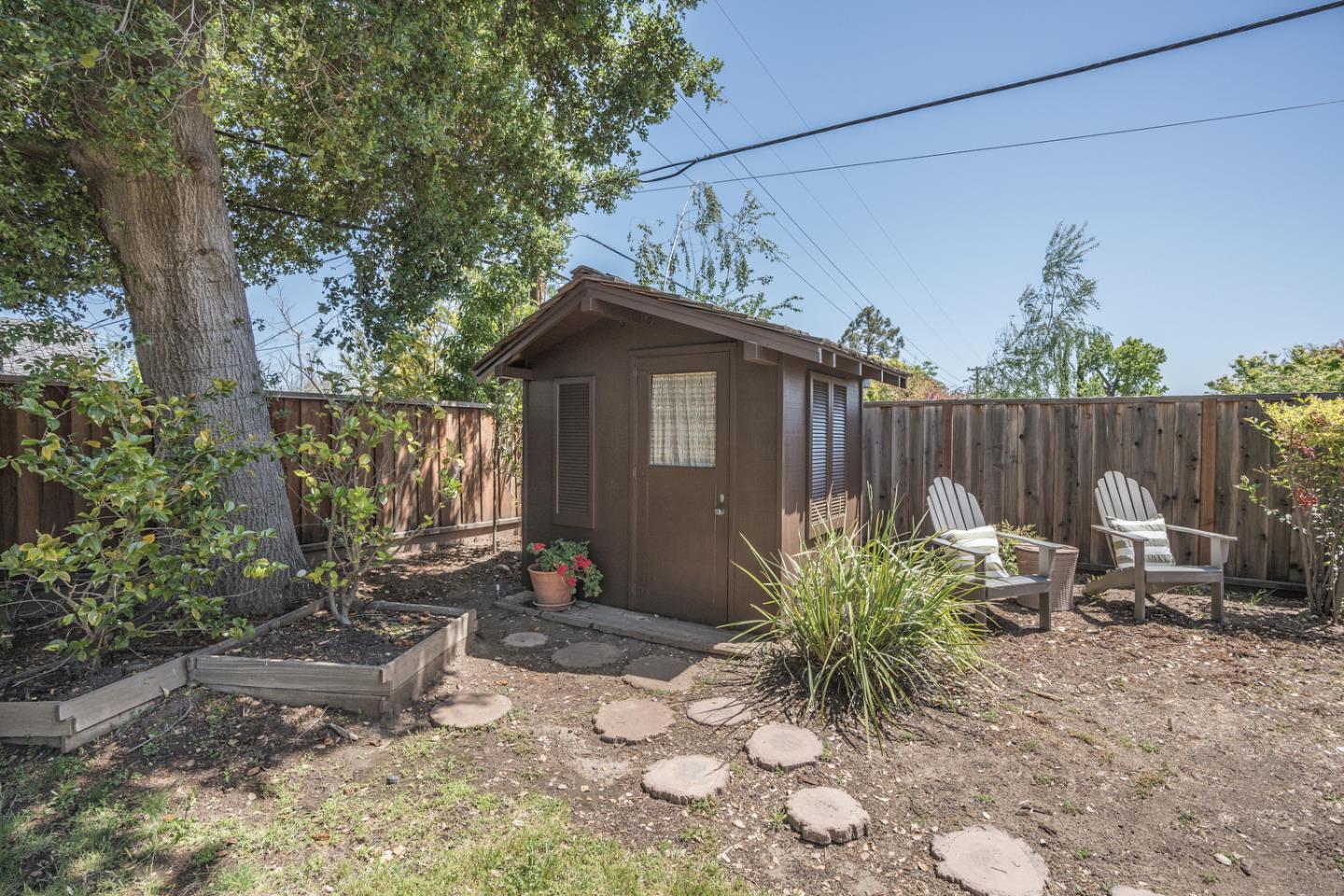 Detail Gallery Image 18 of 21 For 19865 Braemar Dr, Saratoga,  CA 95070 - 5 Beds | 2/1 Baths