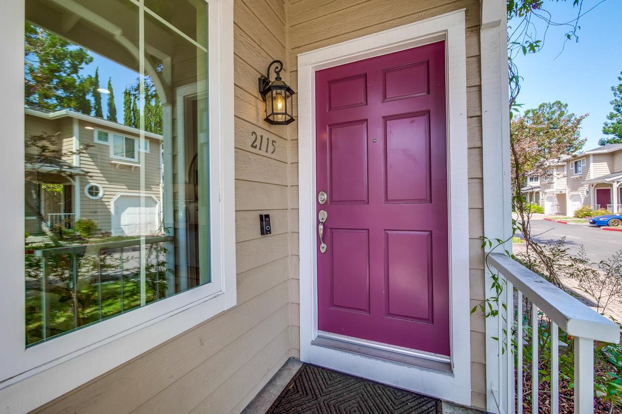 Detail Gallery Image 4 of 68 For 2115 Windrose Pl, Mountain View,  CA 94043 - 3 Beds | 2/1 Baths