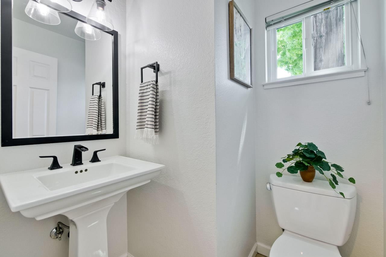 Detail Gallery Image 41 of 68 For 2115 Windrose Pl, Mountain View,  CA 94043 - 3 Beds | 2/1 Baths