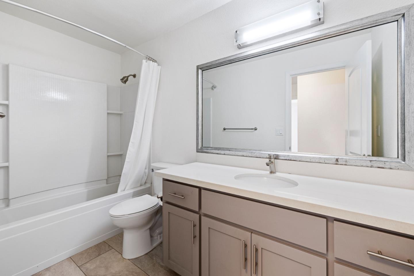 Detail Gallery Image 12 of 29 For 755 14th Ave #305,  Santa Cruz,  CA 95062 - 2 Beds | 1 Baths
