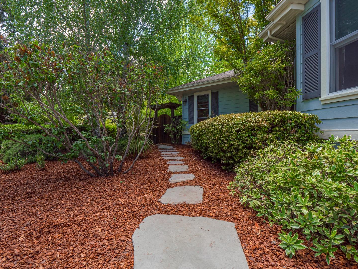 Detail Gallery Image 6 of 112 For 150 Fox Ct, Scotts Valley,  CA 95066 - 4 Beds | 3/1 Baths