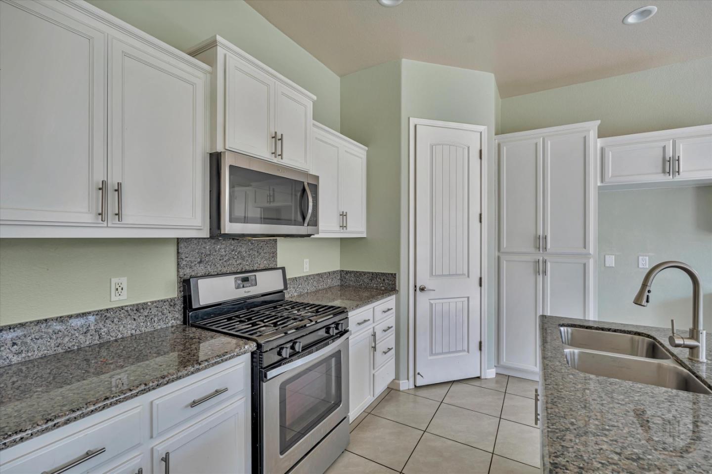 Detail Gallery Image 10 of 30 For 1240 Calvinson Pkwy, Patterson,  CA 95363 - 4 Beds | 2 Baths