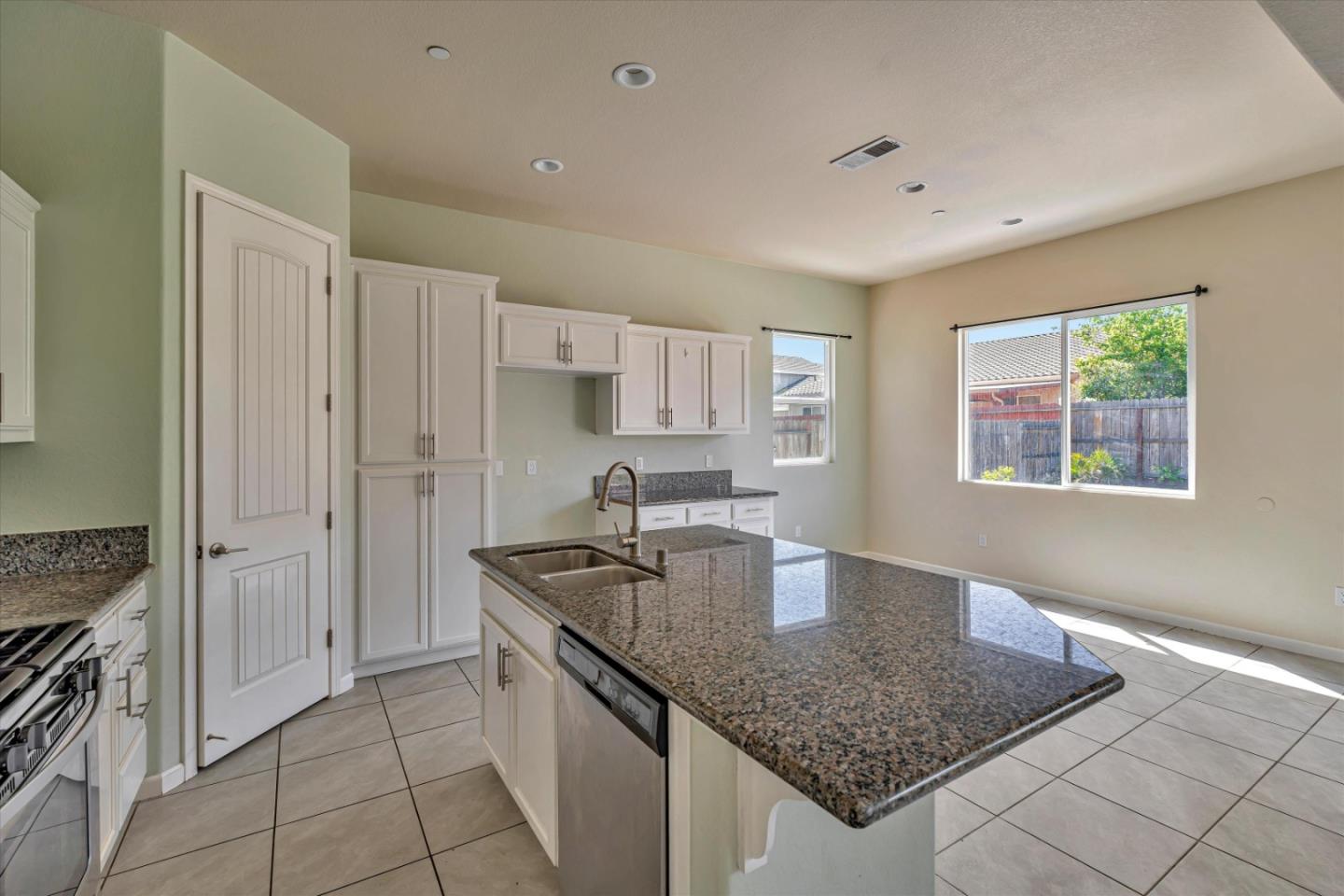 Detail Gallery Image 11 of 30 For 1240 Calvinson Pkwy, Patterson,  CA 95363 - 4 Beds | 2 Baths