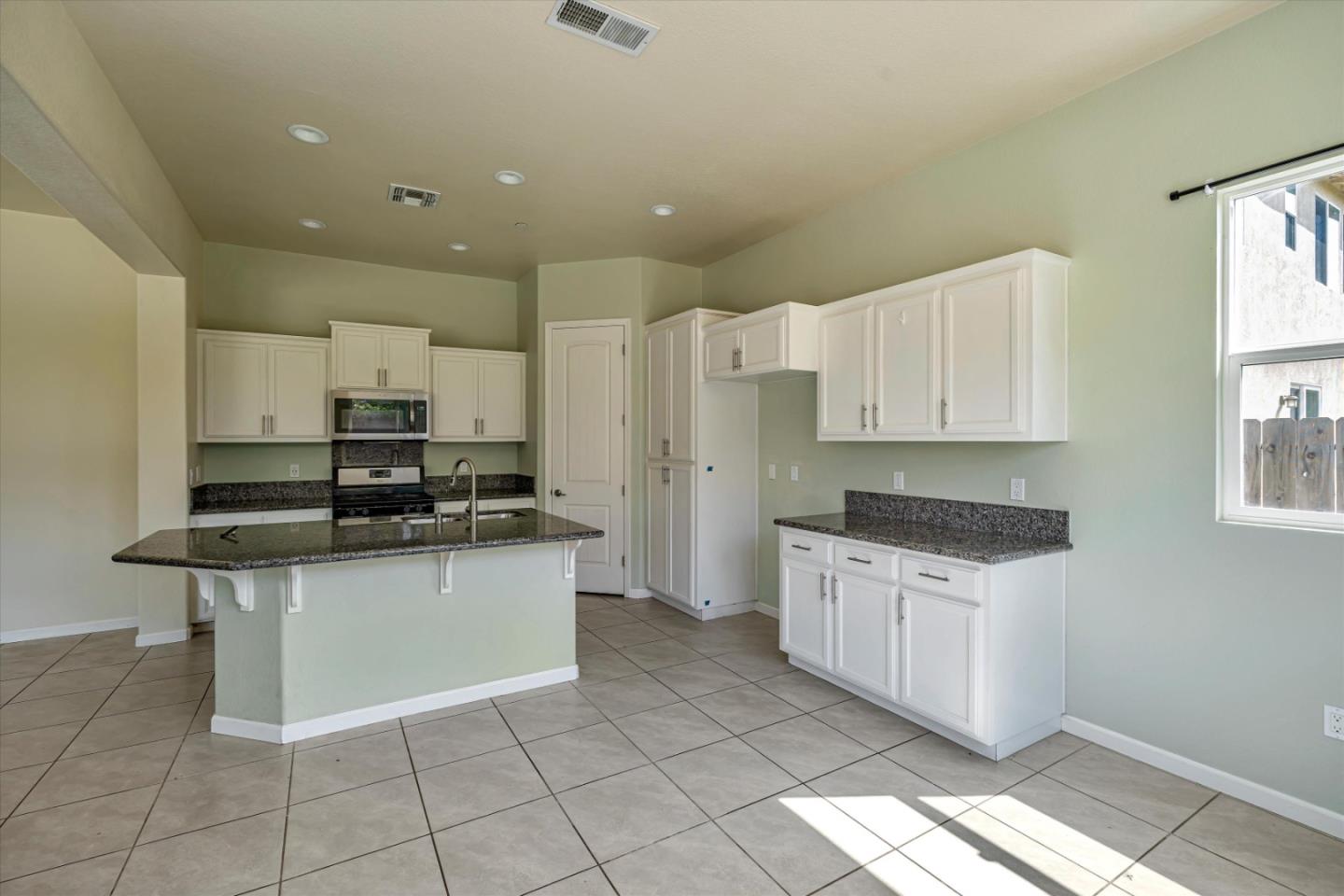 Detail Gallery Image 12 of 30 For 1240 Calvinson Pkwy, Patterson,  CA 95363 - 4 Beds | 2 Baths
