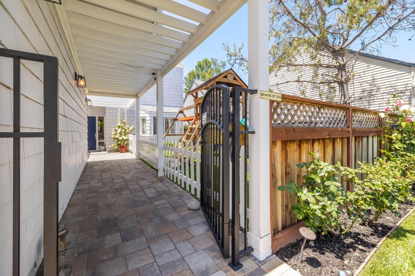 Detail Gallery Image 3 of 60 For 610 Gloucester Ln, Foster City,  CA 94404 - 3 Beds | 2/1 Baths