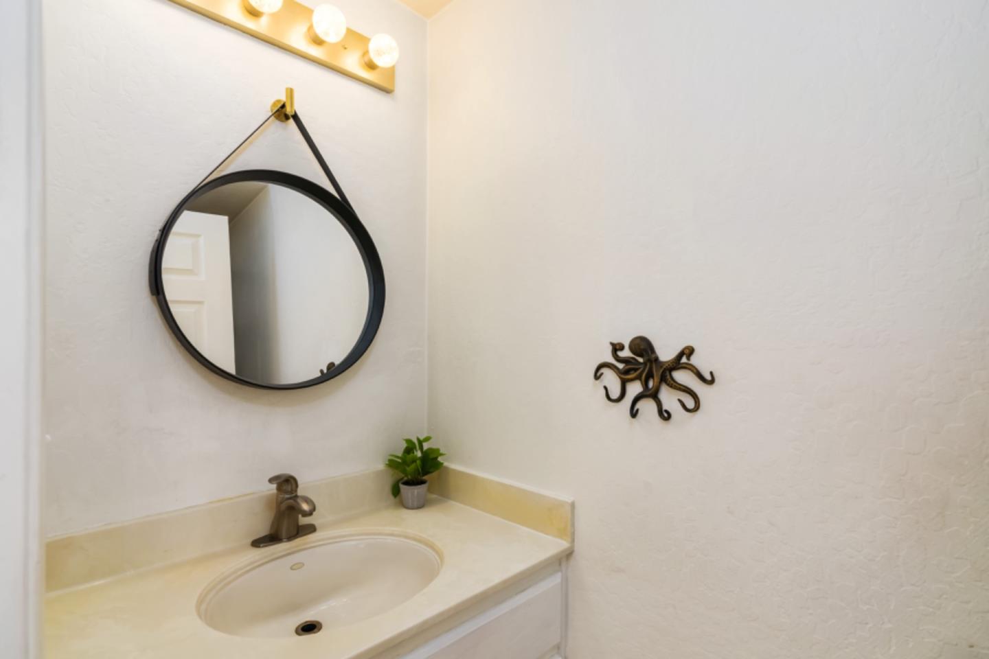 Detail Gallery Image 11 of 26 For 308 Rock Creek Way, Pleasant Hill,  CA 94523 - 2 Beds | 2/1 Baths
