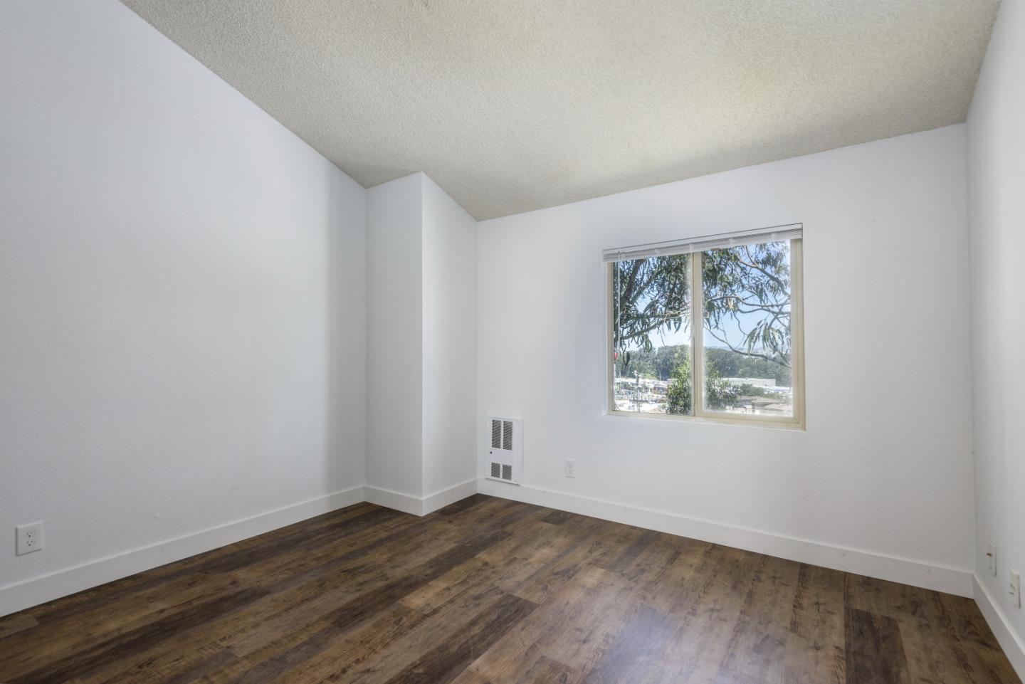 Detail Gallery Image 31 of 42 For 308 Philip Dr, Daly City,  CA 94015 - 3 Beds | 2/1 Baths