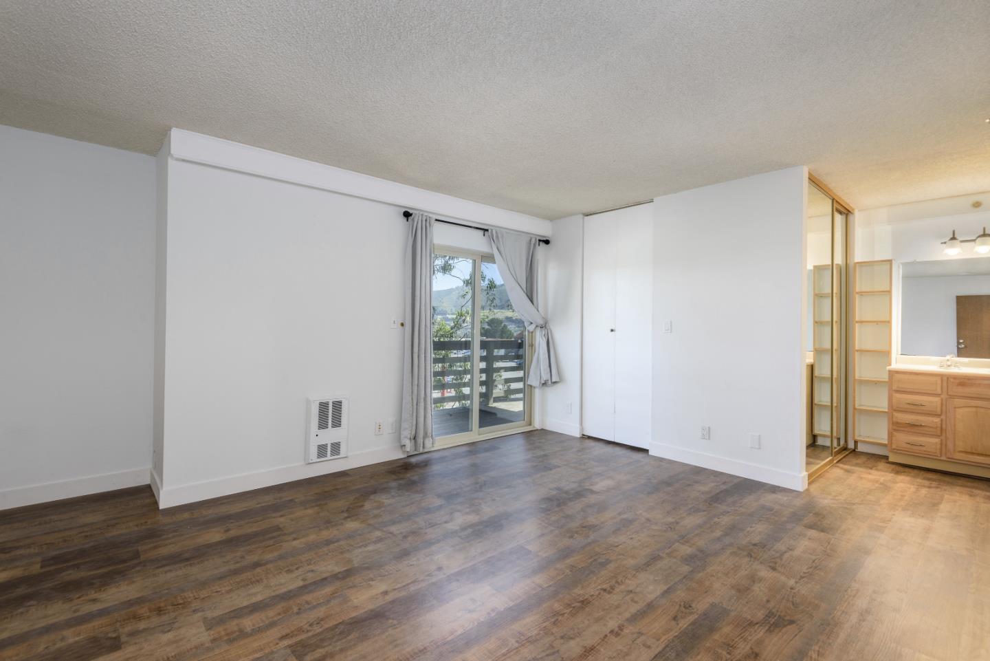 Detail Gallery Image 6 of 42 For 308 Philip Dr, Daly City,  CA 94015 - 3 Beds | 2/1 Baths